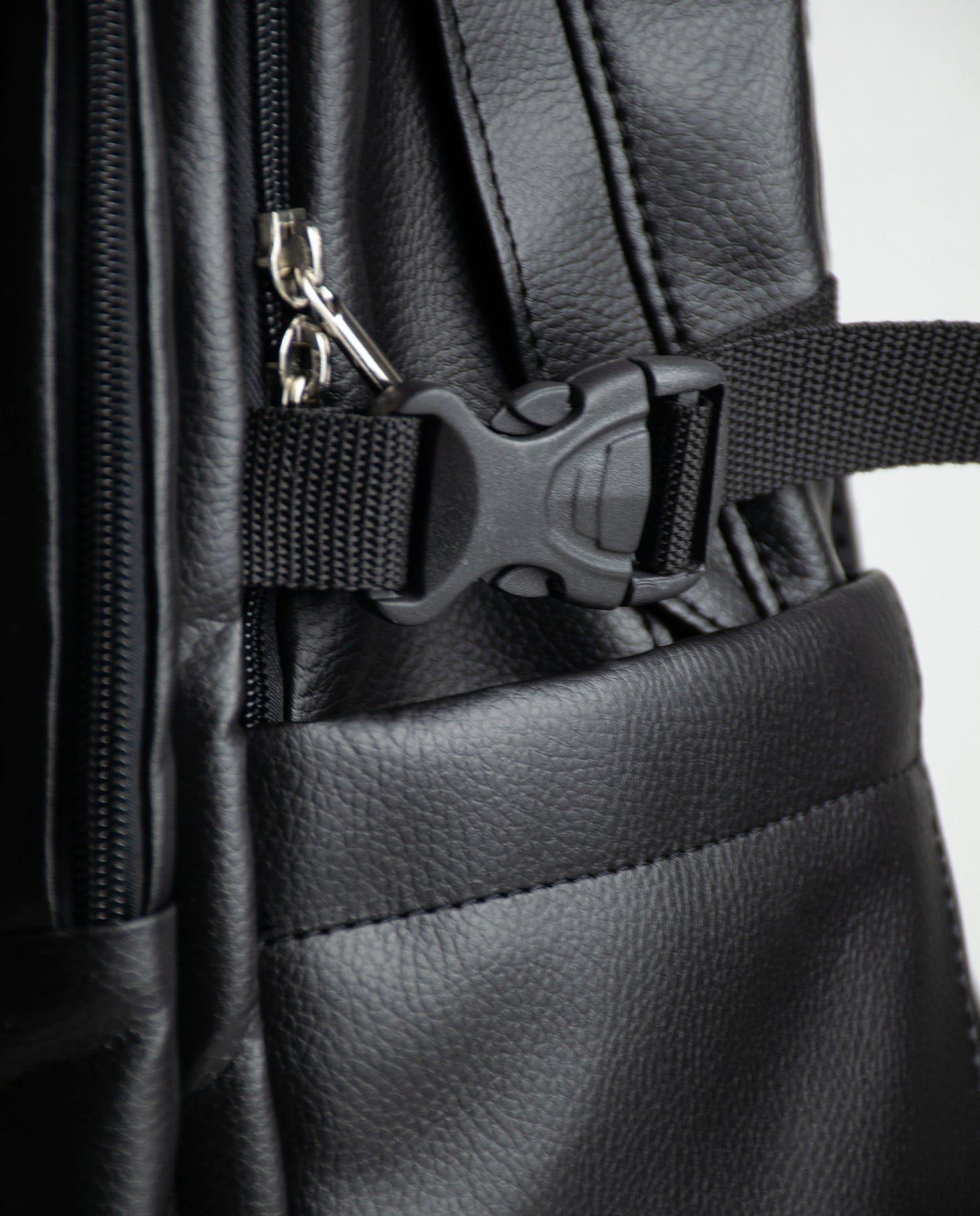 Morral Big Master - Estilo Cuero Elegante - 3PUNTOS